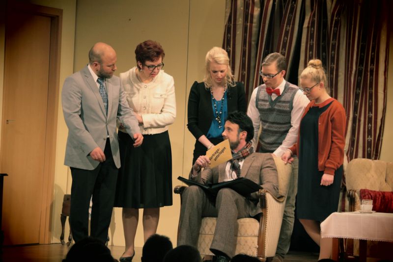 Szenenfoto „Guten Abend Frau Andersen“ – Theatergruppe Rohr, Spielzeit 2015