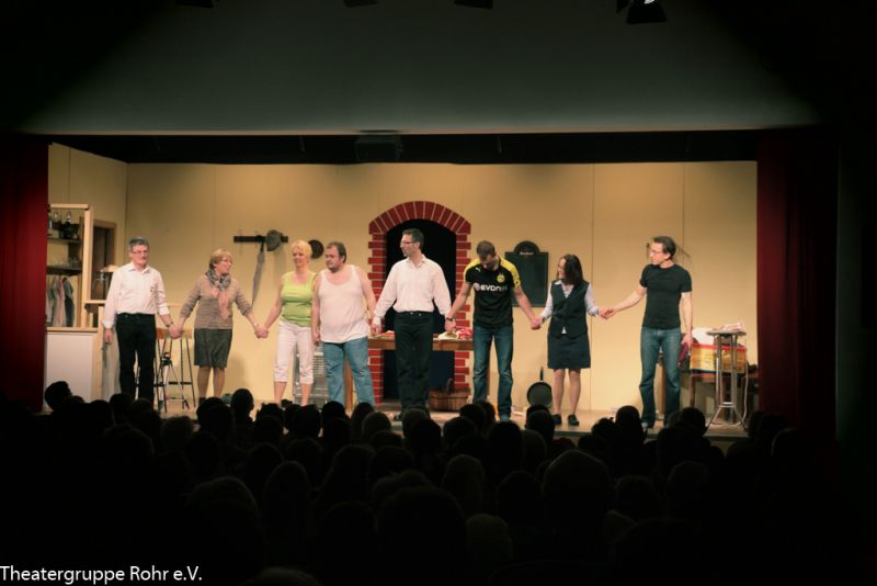 Szenenfoto „Landeier“ – Theatergruppe Rohr, Spielzeit 2015