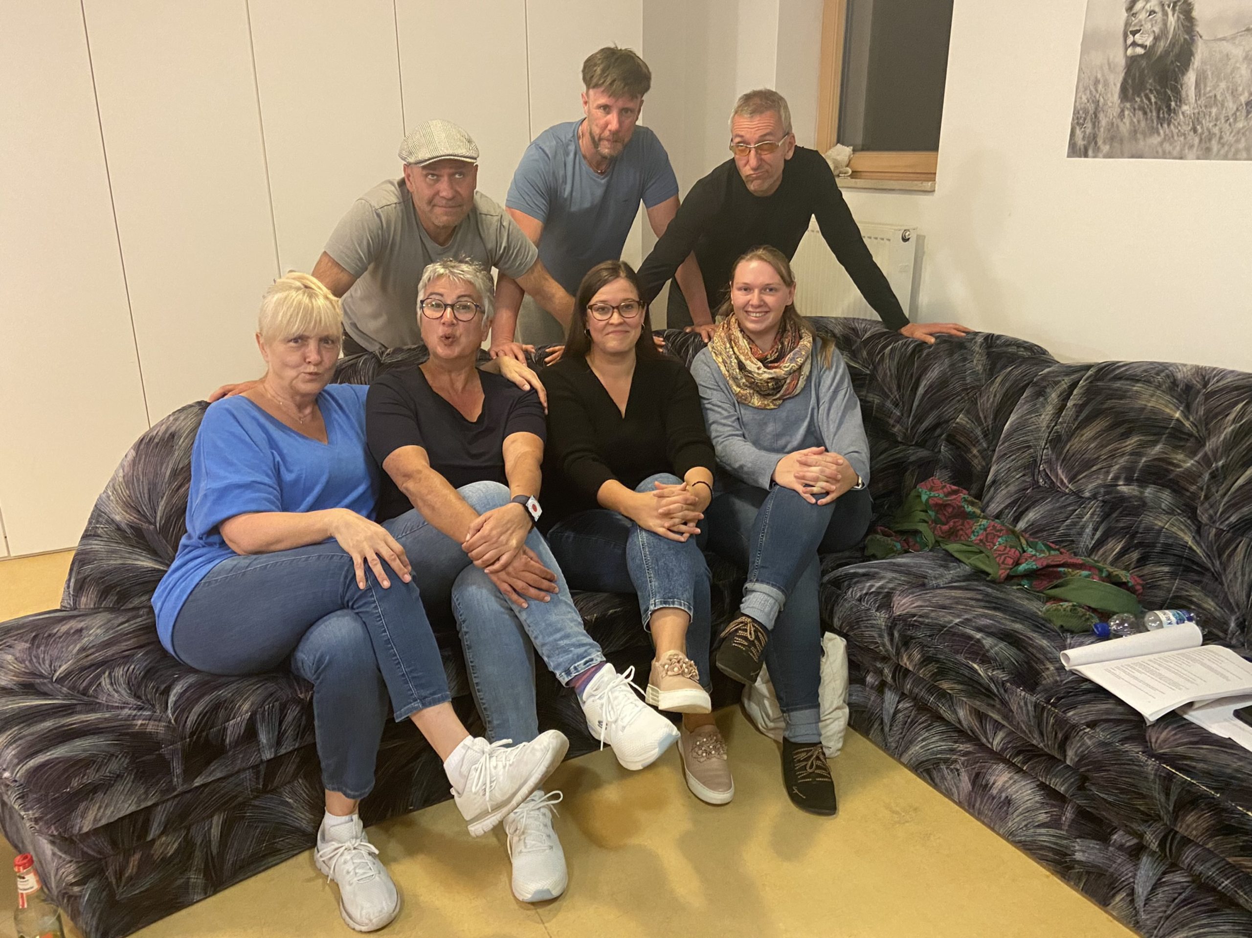 Szenenfoto „Lügen und andere Wahrheiten“ – Theatergruppe Rohr, Spielzeit 2024