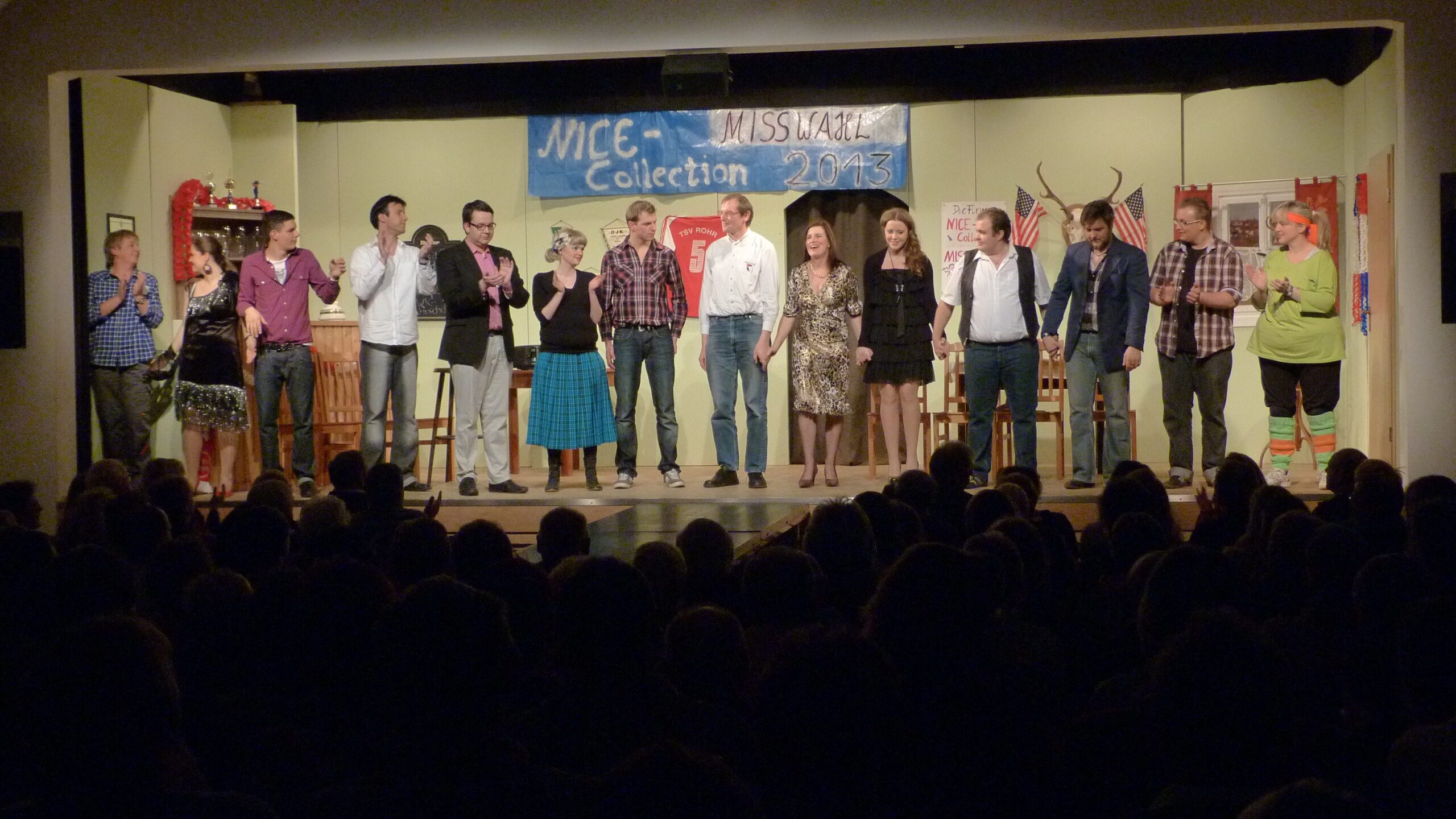 Szenenfoto „Zäich di aus Josef“ – Theatergruppe Rohr, Spielzeit 2013